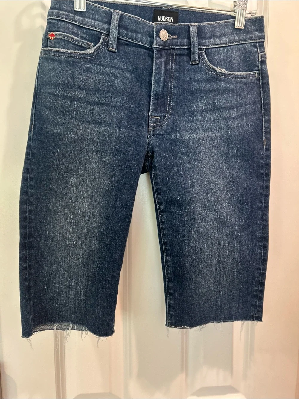 New NWT Hudson Jeans Mid Rise Raw Hem Denim Bermuda Shorts Women’s 27